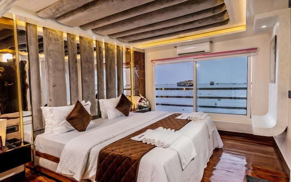 Аллеппи: Kerala Boathouse