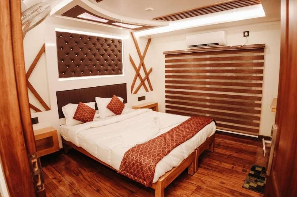 Аллеппи: Kerala Boathouse