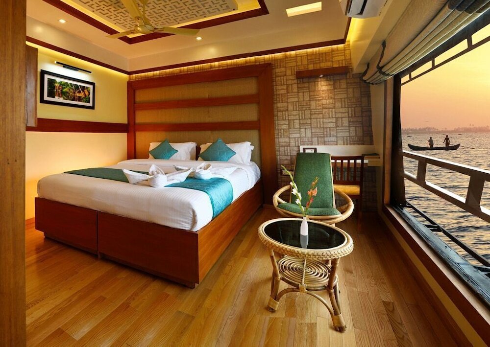 Аллеппи: Kerala Boathouse
