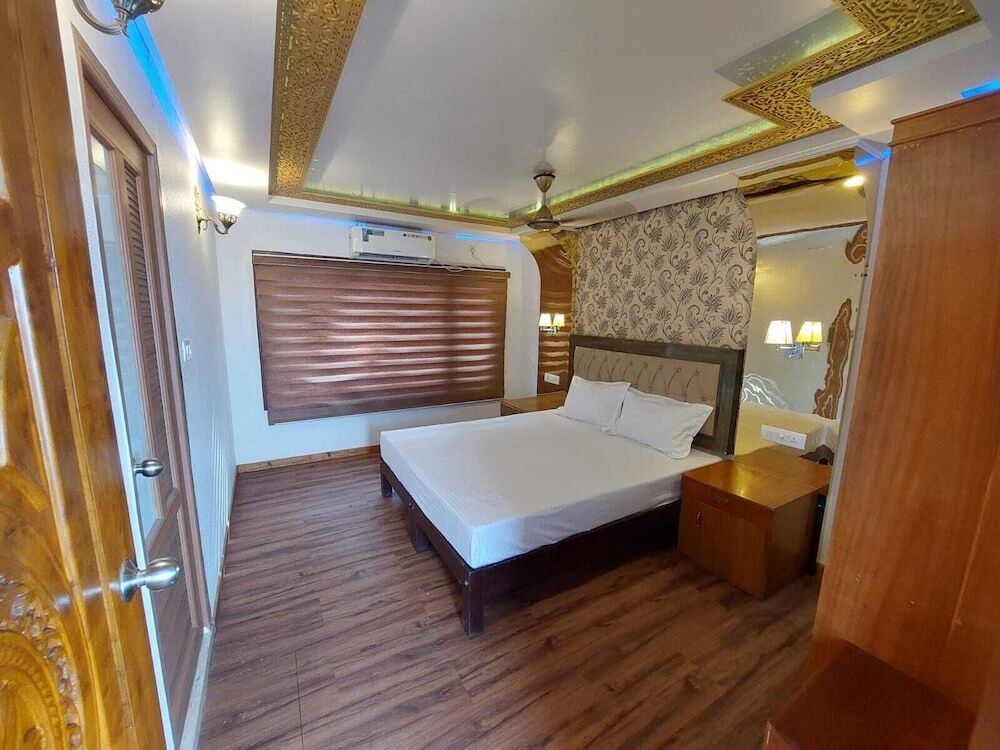Аллеппи: Kerala Boathouse