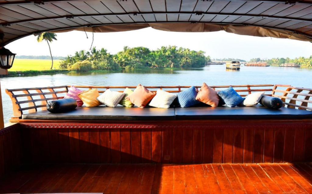Аллеппи: Premium Luxury Houseboat