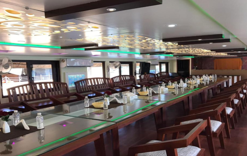 Аллеппи: Premium Luxury Houseboat