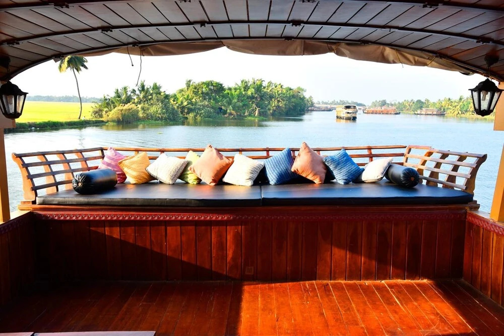 Аллеппи: Premium Luxury Houseboat