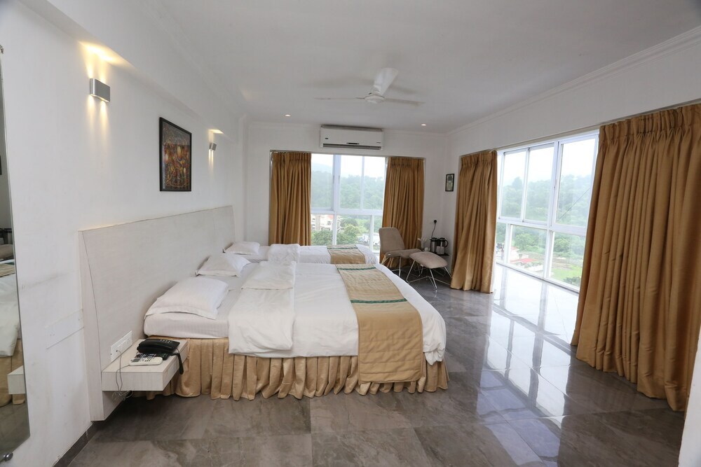 Тхане: Golden Valley Resort