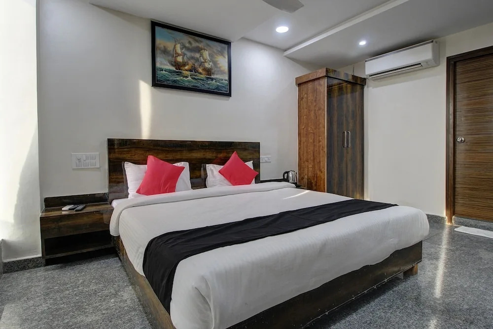 Хоспет: Pbs Grand by Oyo Rooms
