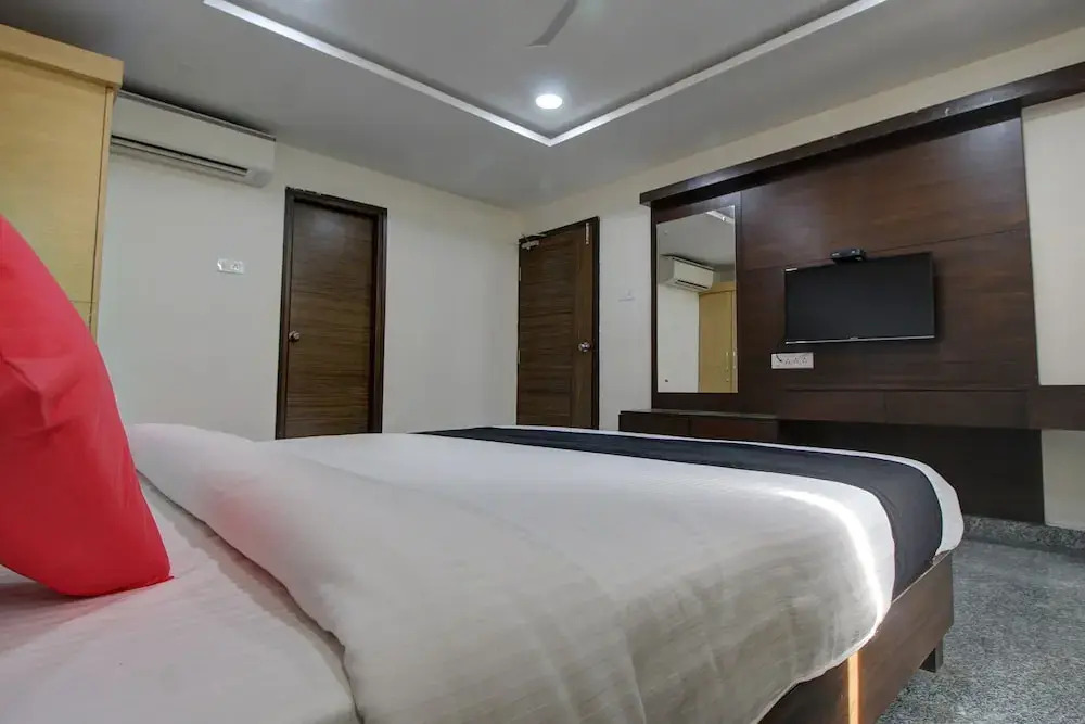 Хоспет: Pbs Grand by Oyo Rooms