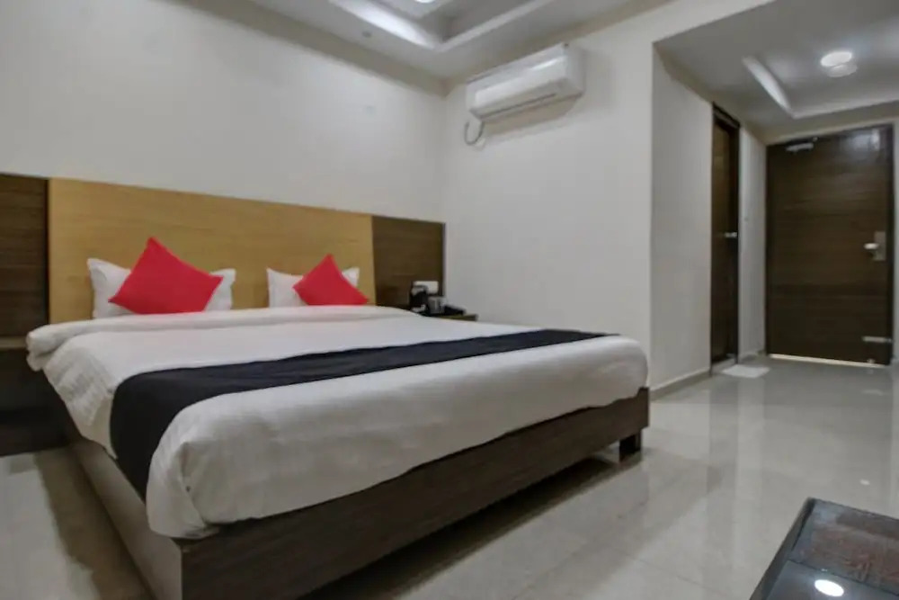 Хоспет: Pbs Grand by Oyo Rooms
