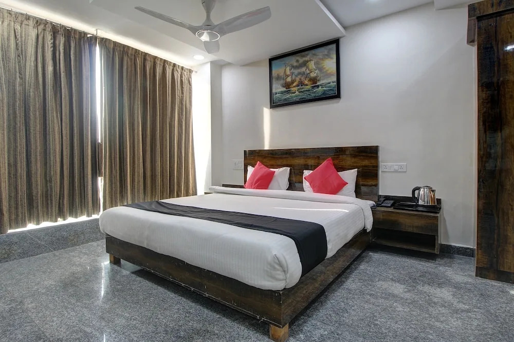 Хоспет: Pbs Grand by Oyo Rooms