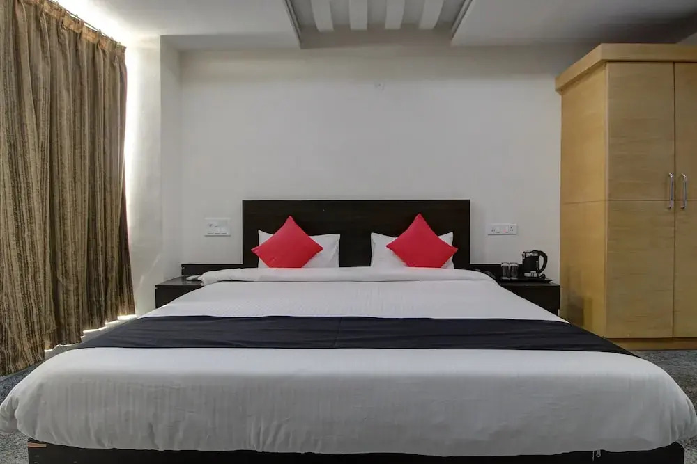 Хоспет: Pbs Grand by Oyo Rooms