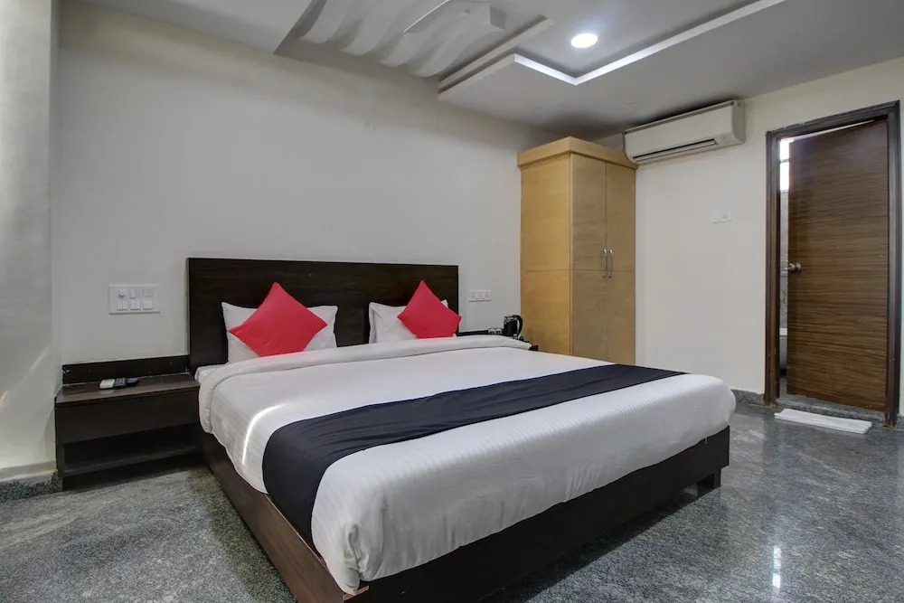 Хоспет: Pbs Grand by Oyo Rooms