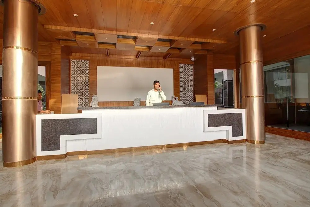 Хоспет: Pbs Grand by Oyo Rooms