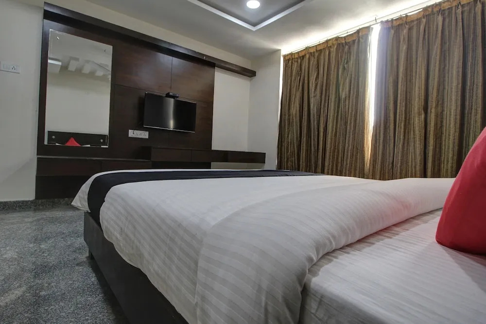 Хоспет: Pbs Grand by Oyo Rooms
