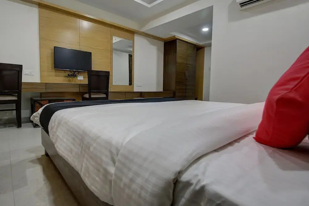 Хоспет: Pbs Grand by Oyo Rooms
