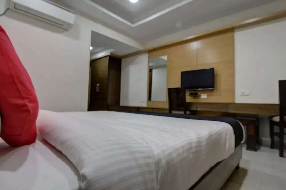 Хоспет: Pbs Grand by Oyo Rooms