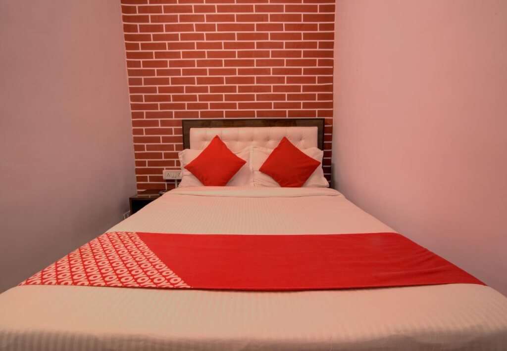 Мумбаи: Ashu Bini Hospitality Gokul Dham Film City By OYO Rooms