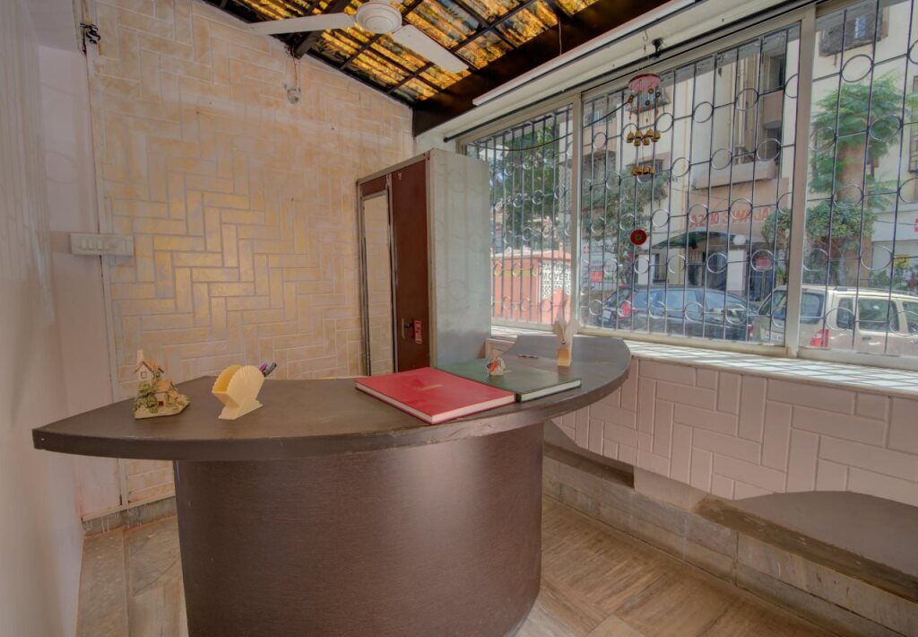 Мумбаи: Ashu Bini Hospitality Gokul Dham Film City By OYO Rooms