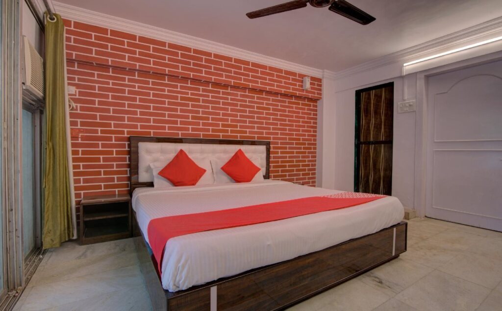 Мумбаи: Ashu Bini Hospitality Gokul Dham Film City By OYO Rooms