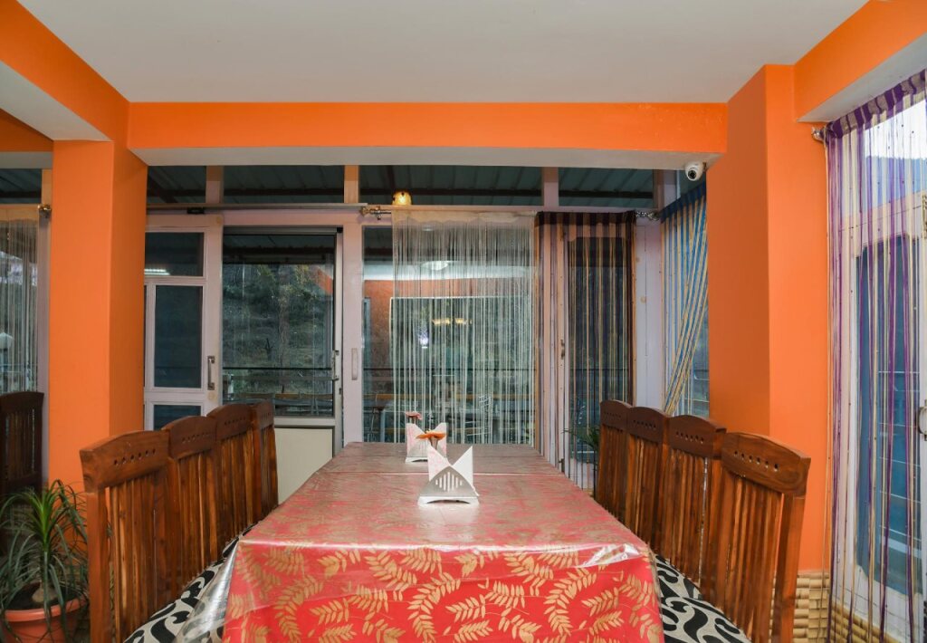 Банджар: Hotel Mansarovar by OYO