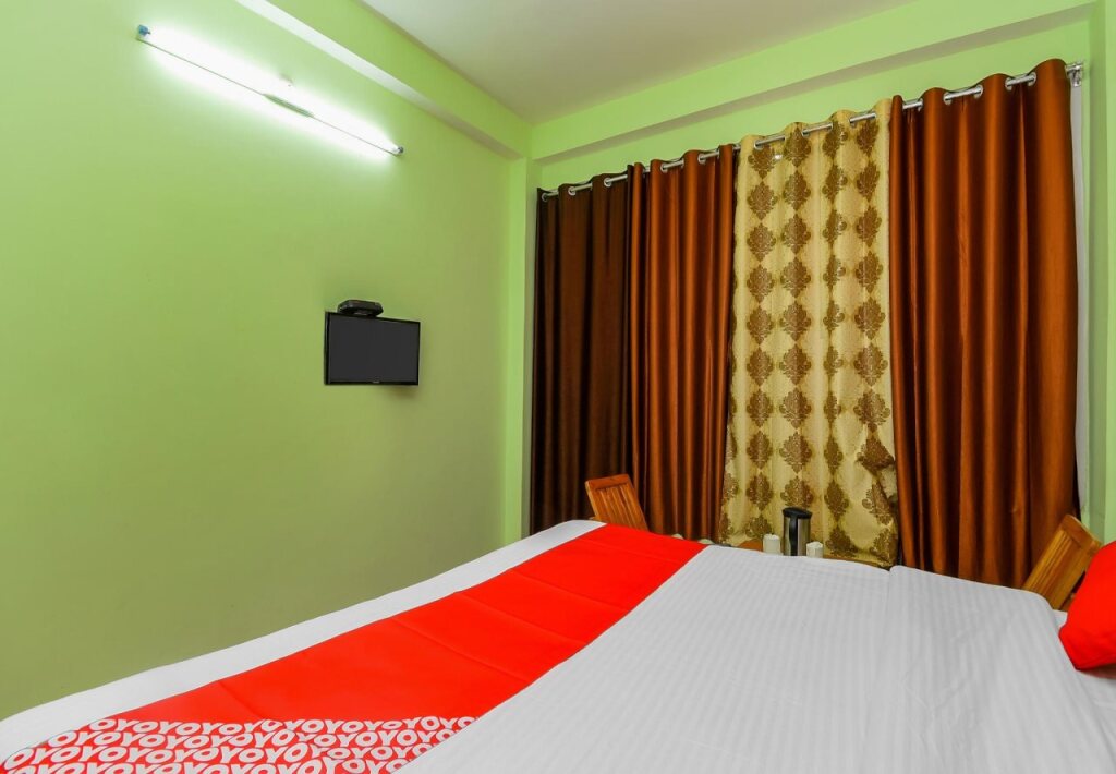 Банджар: Hotel Mansarovar by OYO