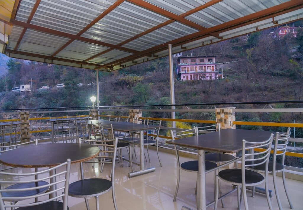 Банджар: Hotel Mansarovar by OYO