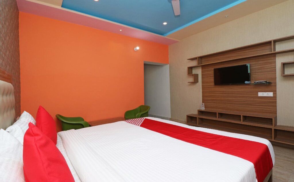 Сарнатх: Hotel Kriti Green By OYO Rooms