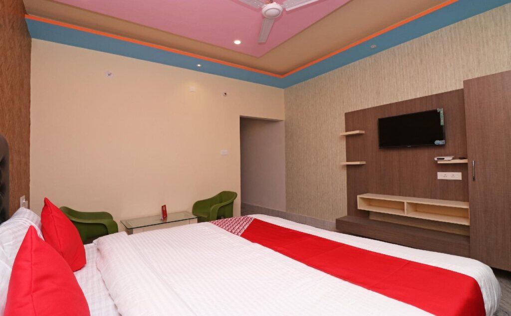 Сарнатх: Hotel Kriti Green By OYO Rooms