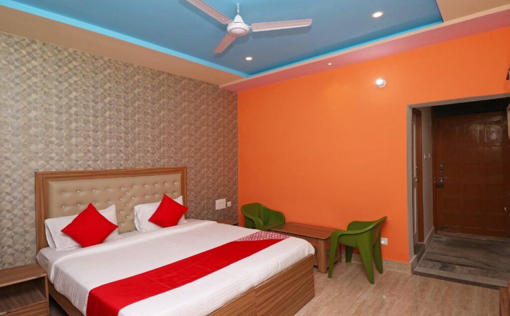 Сарнатх: Hotel Kriti Green By OYO Rooms