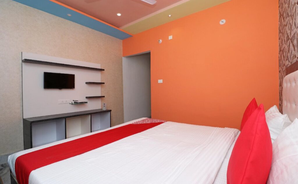 Сарнатх: Hotel Kriti Green By OYO Rooms