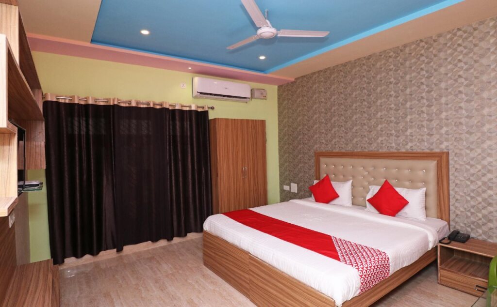 Сарнатх: Hotel Kriti Green By OYO Rooms