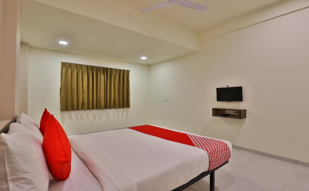 Сурат: Riddhi Siddhi Hotel By OYO Rooms
