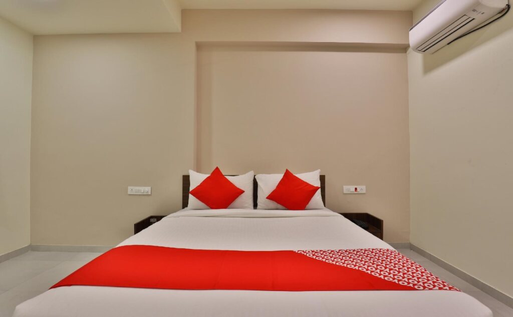 Сурат: Riddhi Siddhi Hotel By OYO Rooms