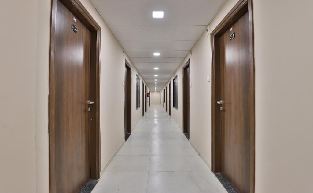 Сурат: Riddhi Siddhi Hotel By OYO Rooms