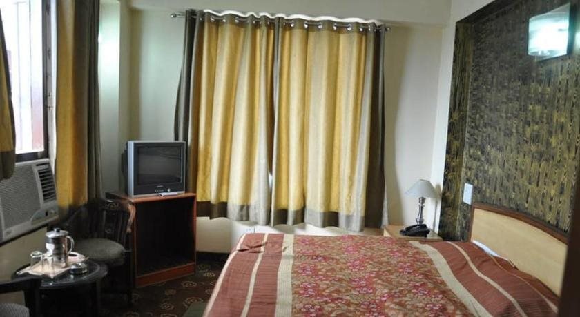 Кангра: Hotel Yatrika