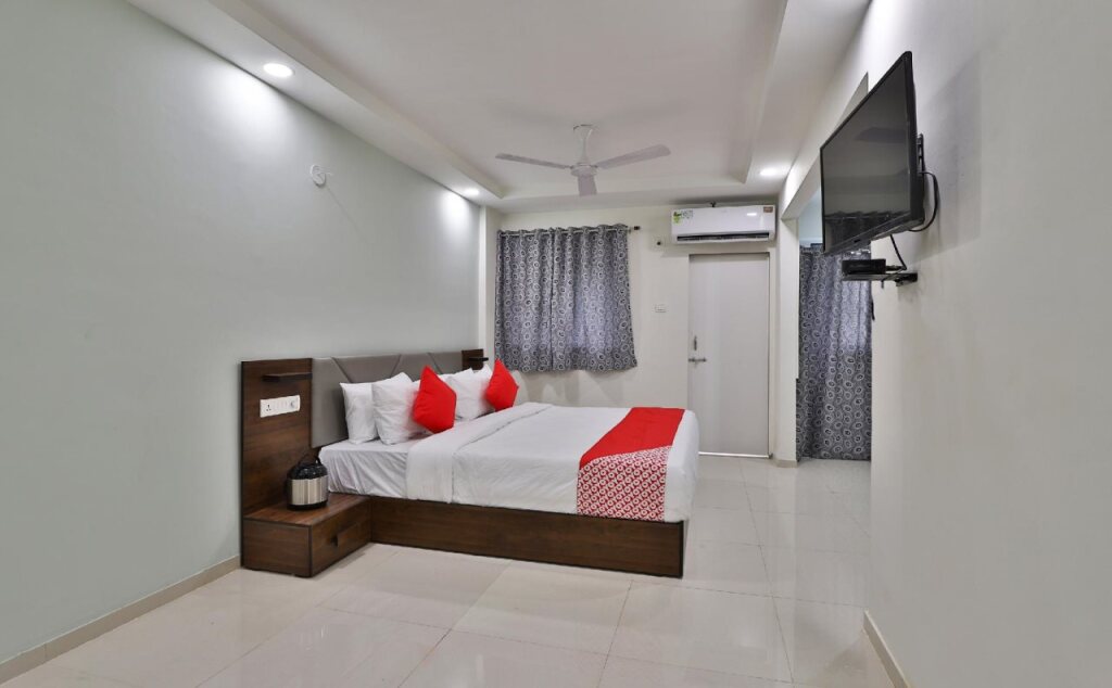 Сурат: Crystal Service Apartments By OYO Rooms