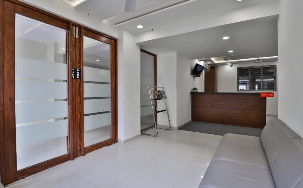 Сурат: Crystal Service Apartments By OYO Rooms