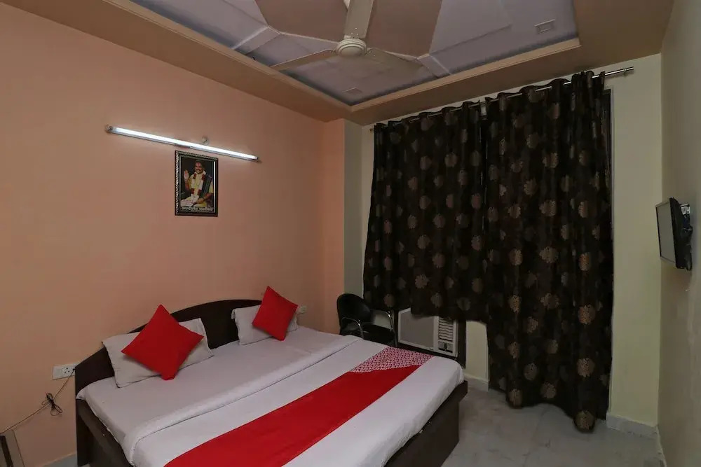 Вриндаван: Hotel Gurudham Vrindavan by OYO Rooms
