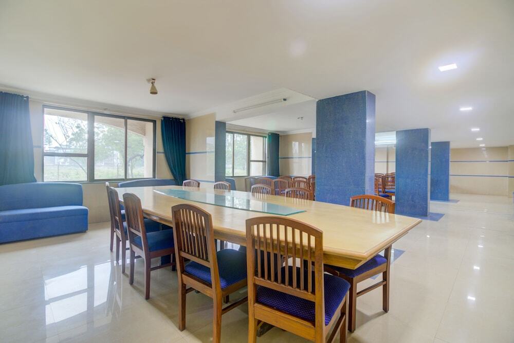 Тхане: Tuliipstays Hotel Ashok Bhiwandi by OYO Rooms