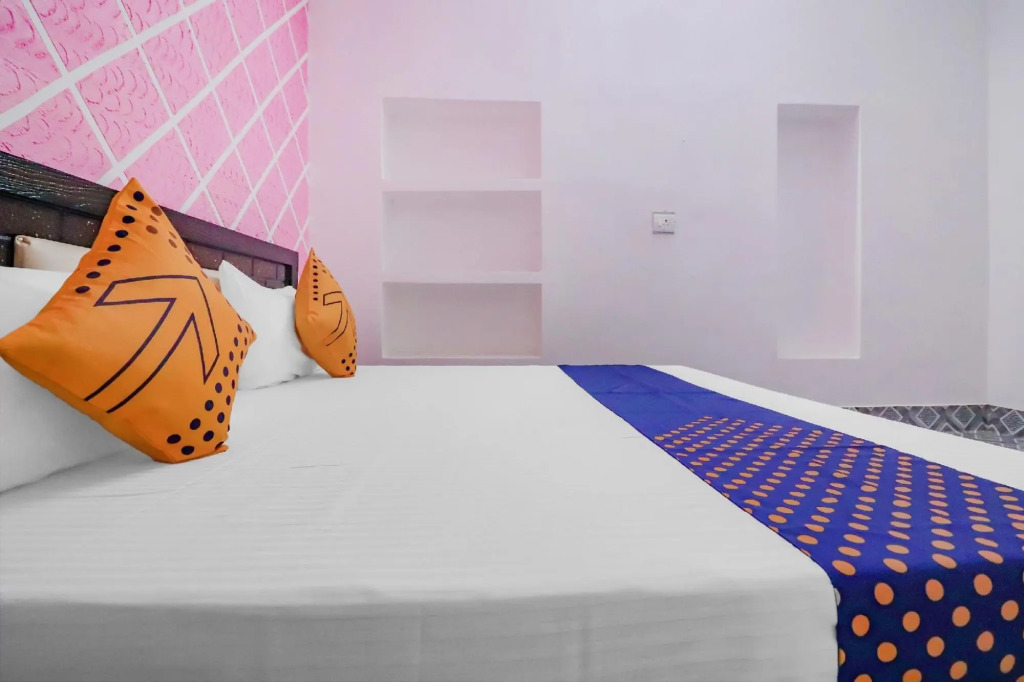 Aligarh: R N Residency by OYO Rooms