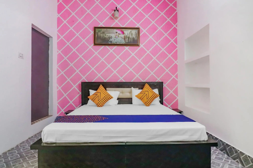 Aligarh: R N Residency by OYO Rooms