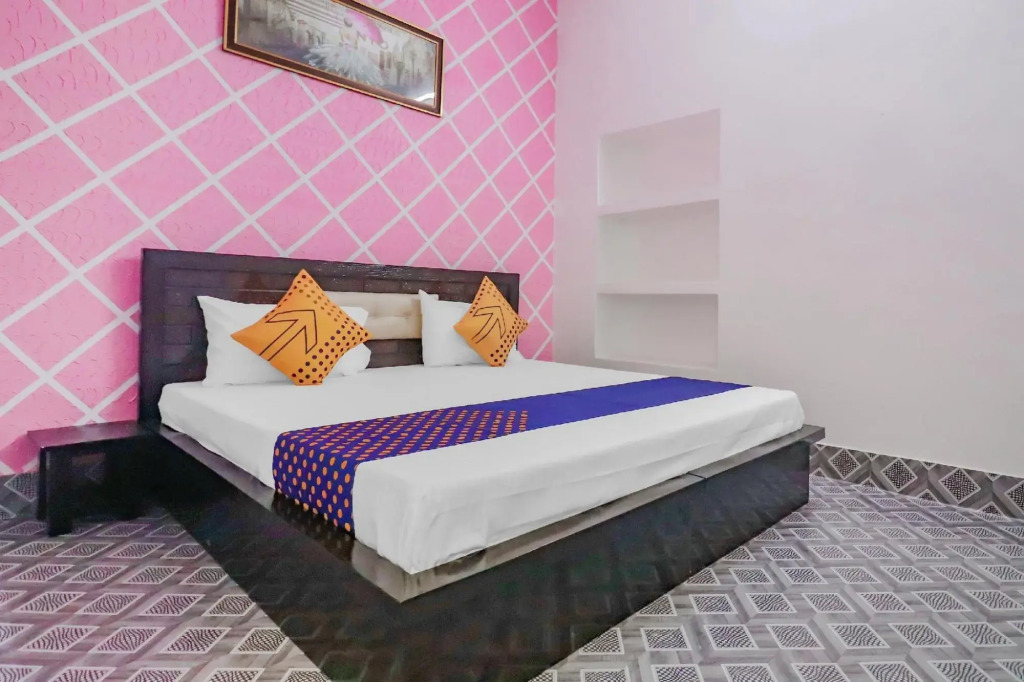 Aligarh: R N Residency by OYO Rooms