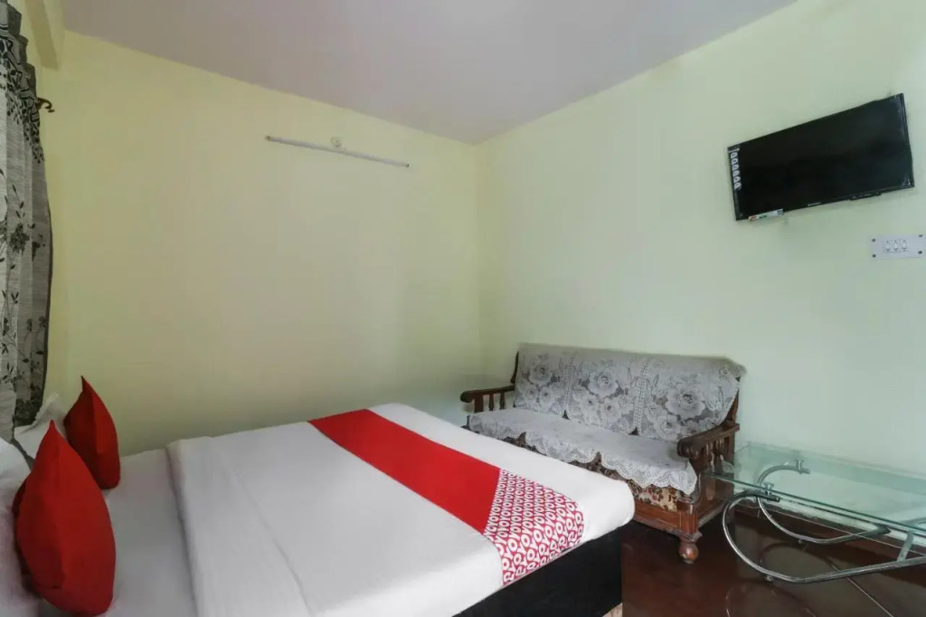 Чамоли: Hotel Mahalaxmi Palace by Oyo Rooms