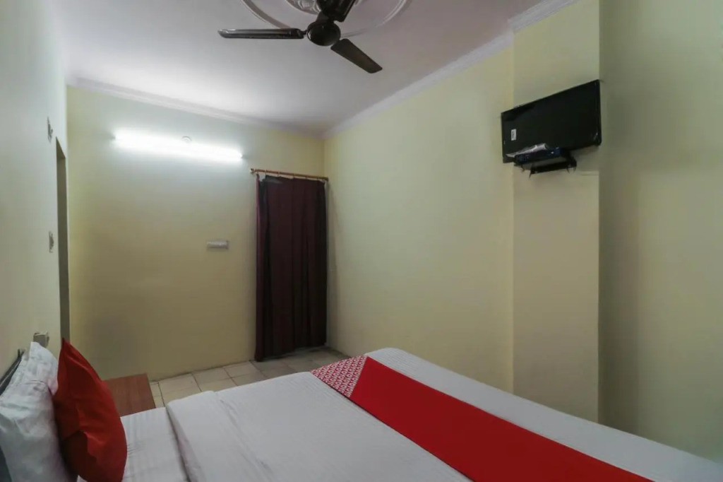Чамоли: Hotel Mahalaxmi Palace by Oyo Rooms