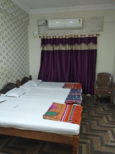 Гулбарга: Hotel Karnataka Deluxe
