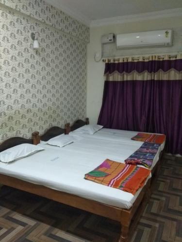Гулбарга: Hotel Karnataka Deluxe