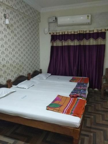 Гулбарга: Hotel Karnataka Deluxe