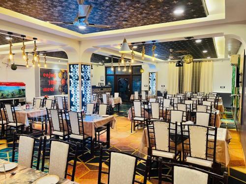 Шахджаханпур: Hotel Greenland Khairthal