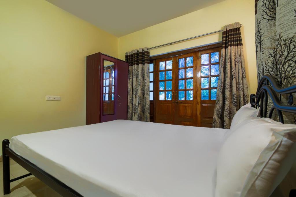 Морджим: SPOT ON 46750 Phoenica Residency SPOT