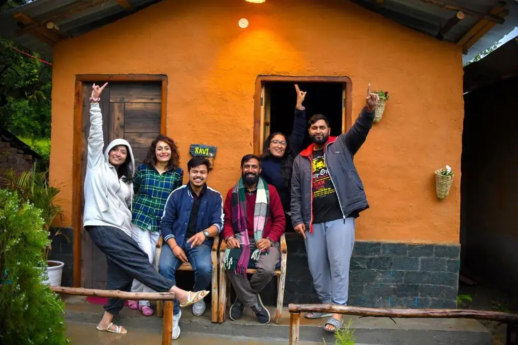 Бир: Monkey Mud Hostel And Camps