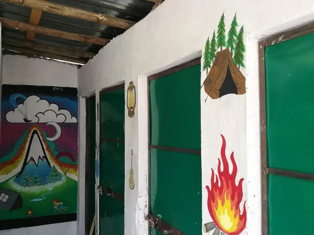 Бир: Monkey Mud Hostel And Camps