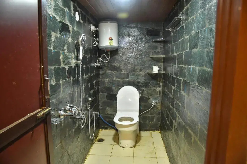 Бир: Monkey Mud Hostel And Camps